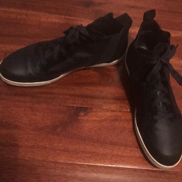 Shoes - Picture 2 of 3